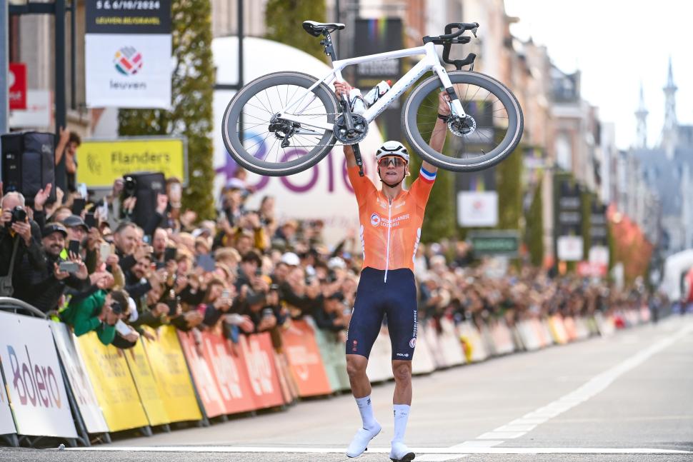 Матьє ван дер Поель виграв чемпіонат світу з гравію 2024 року (Simon Wilkinson/SWpix.com) Матьє ван дер Поель виграв чемпіонат світу з гравію 2024 року (Simon Wilkinson/SWpix.com)