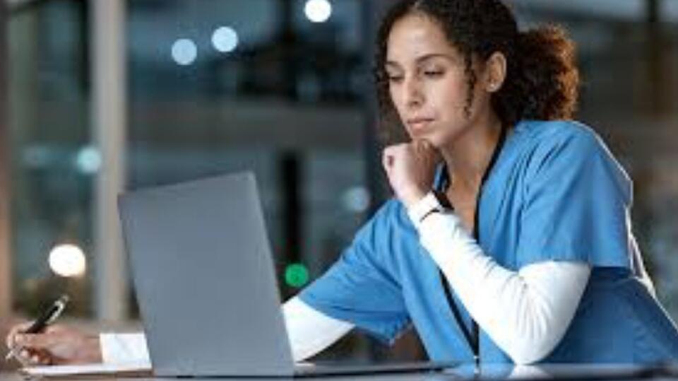 Чи можуть CEU онлайн-догляду зараховуватися до вимог державного ліцензування?
