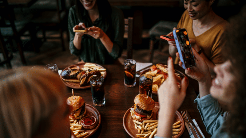 Тенденції пошуку Google, який повинен знати кожен ресторан у 2025 році
