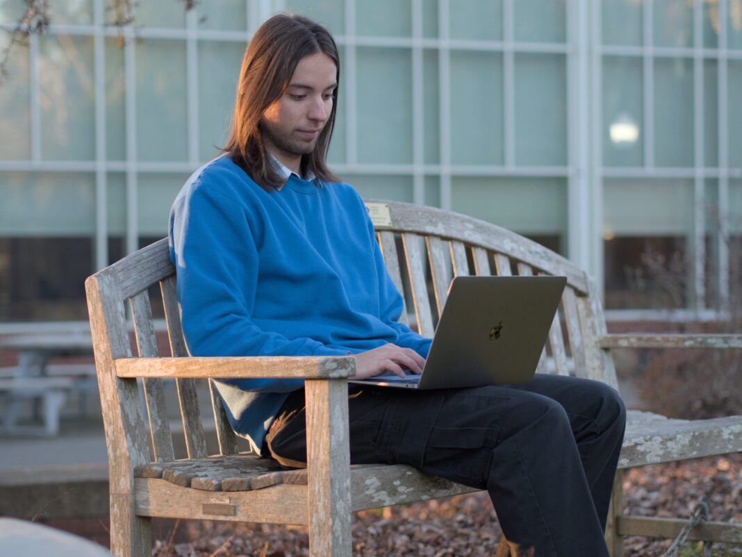 Резидент Салема створює додаток для пояснення політики 