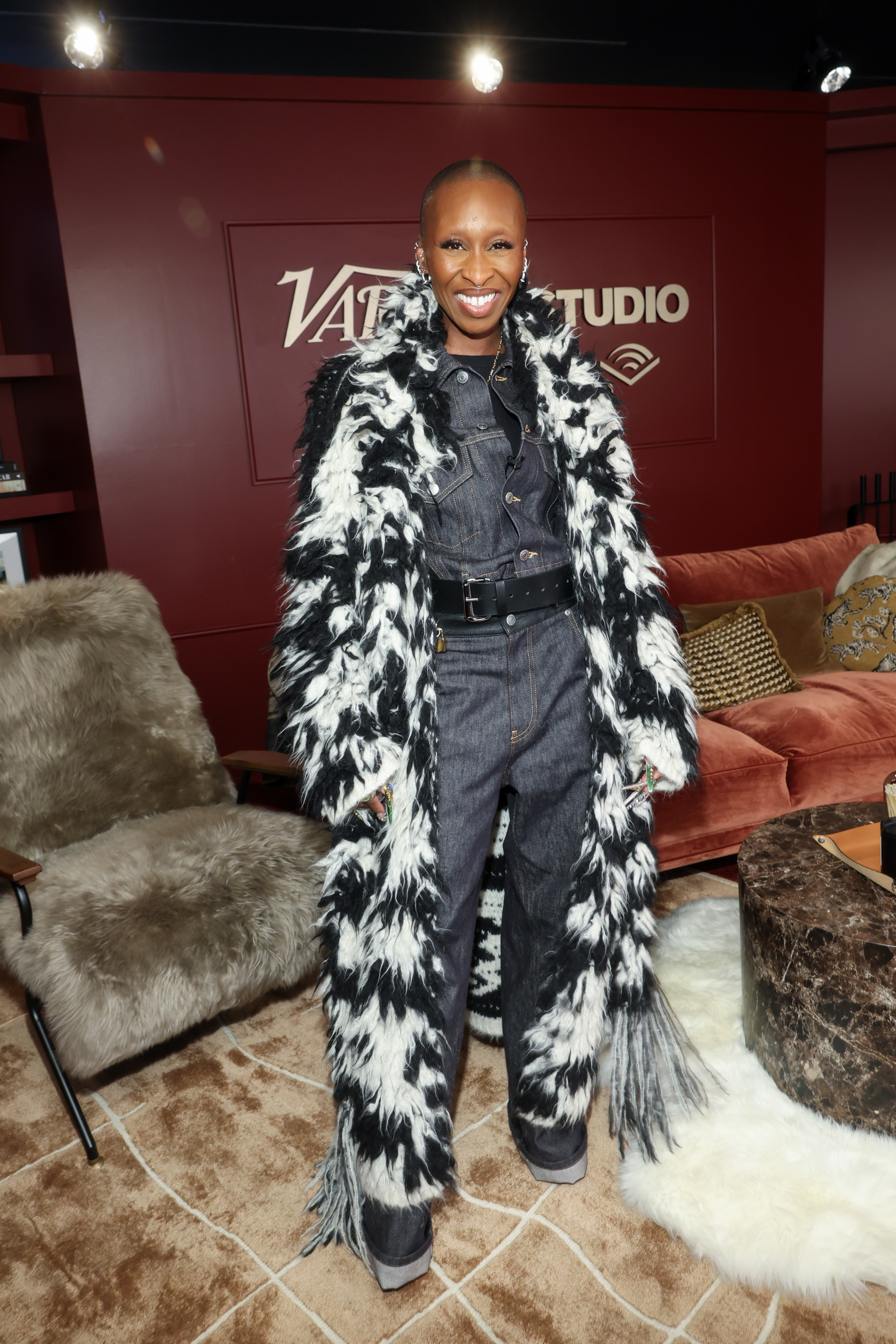 Пальто - Сінтія Еріво