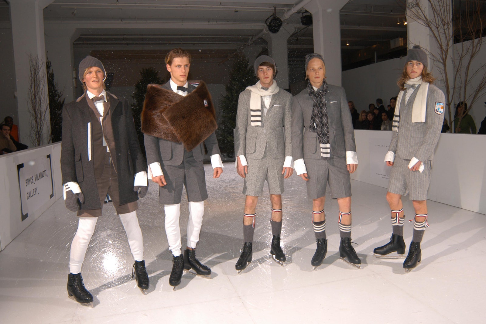 Зображення може містити Barrett Pall Andrew Wood Kathleen Cavendish Marchioness Hartington Bill Kenney Clothing та рукавичка