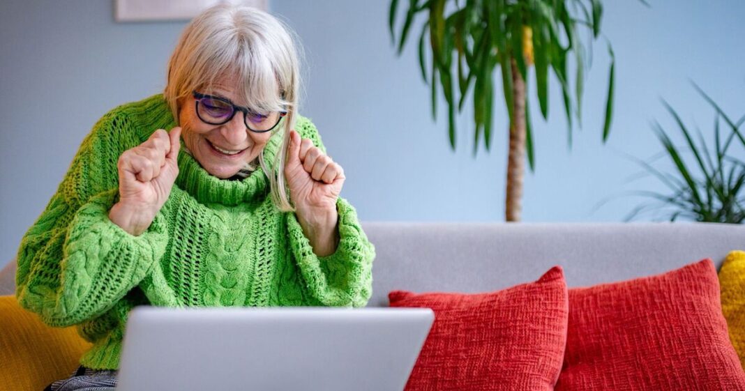 Державні пенсіонери закликали отримати 10 000 фунтів стерлінгів за допомогою чека 