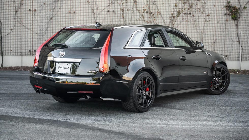 2014 Cadillac CTS v Вагона ззаду