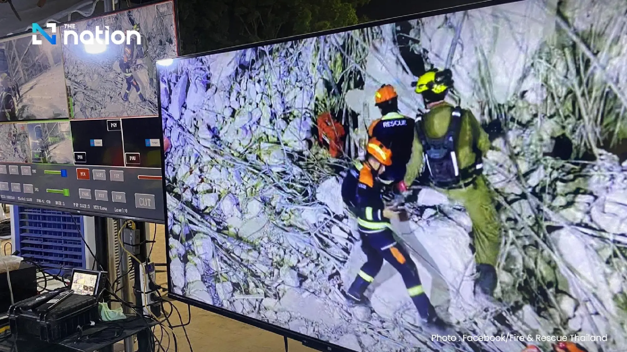 Рятувальники посилюють зусилля, як плач про допомогу, почуті під руйнованим будівлею