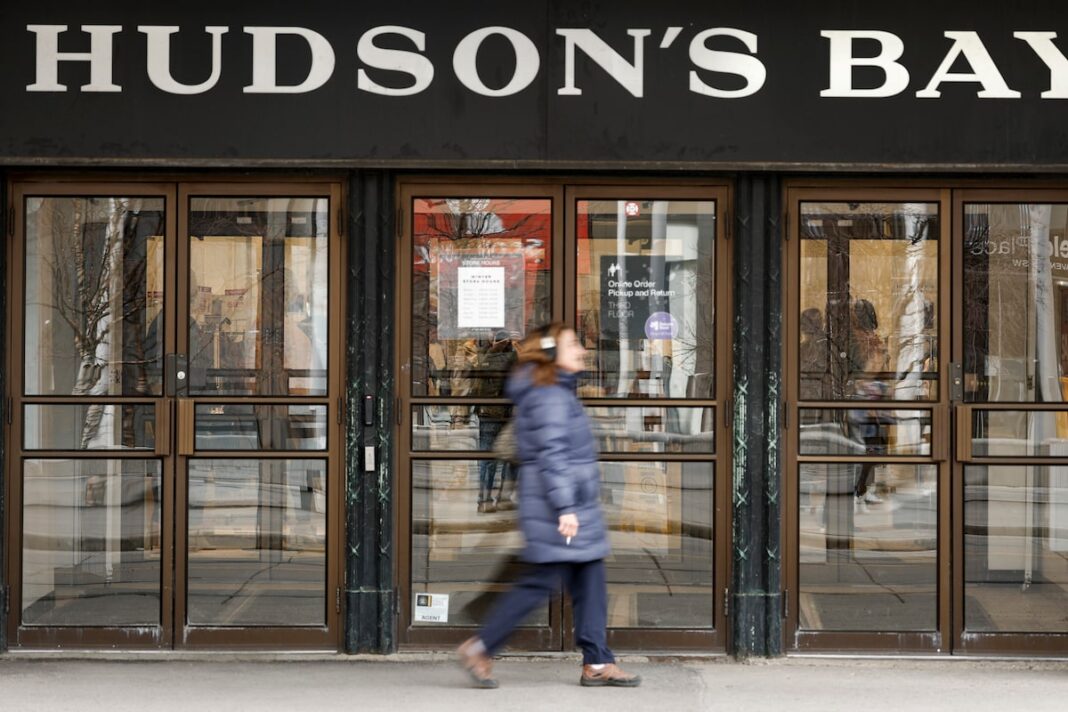 Бей Хадсон повідомляє колишнім керівникам, що їхні пенсійні виплати будуть скорочені, оскільки роздрібний торговець продовжує ліквідацію
