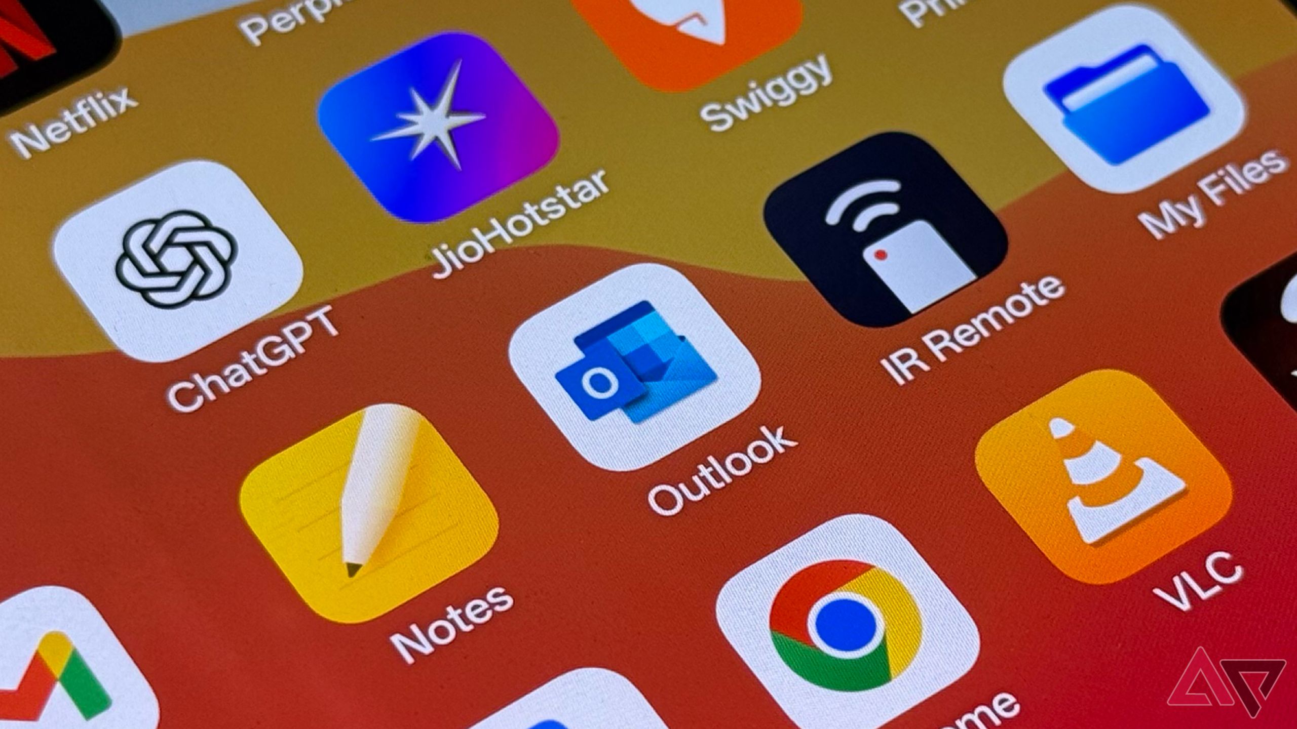 Додаток Outlook на головному екрані Android телефону