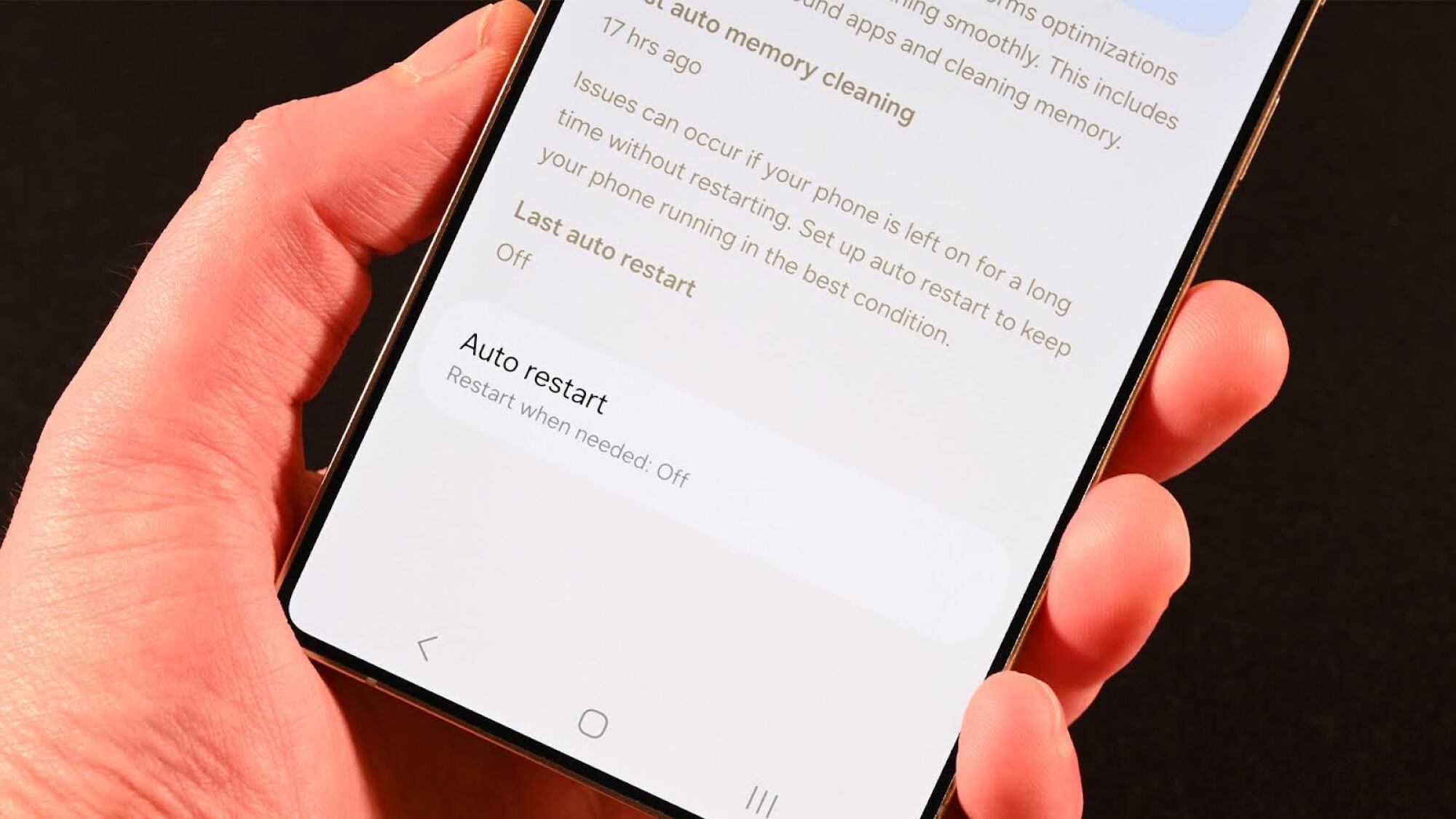 Автоматичні налаштування перезапуску, що відображаються на екрані Samsung Galaxy S25