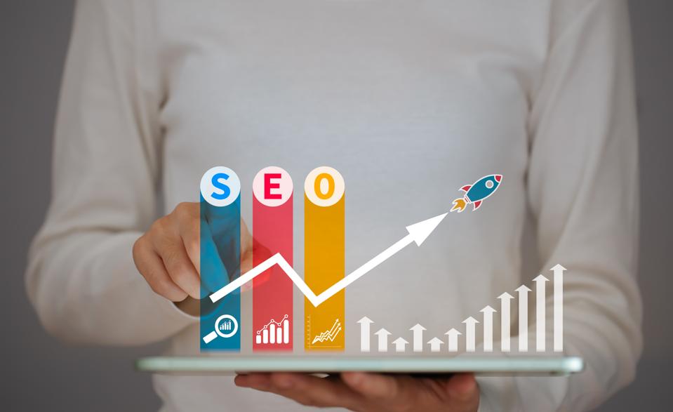 Концепція SEO для оптимізації веб -сайту для рейтингу високих сторінок пошукових систем.