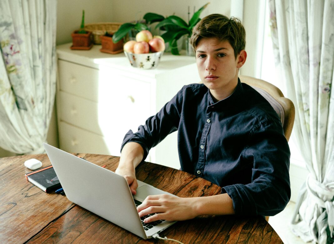 Gen Z споживчі тенденції, що впливають на роздрібну торгівлю та електронну комерцію
