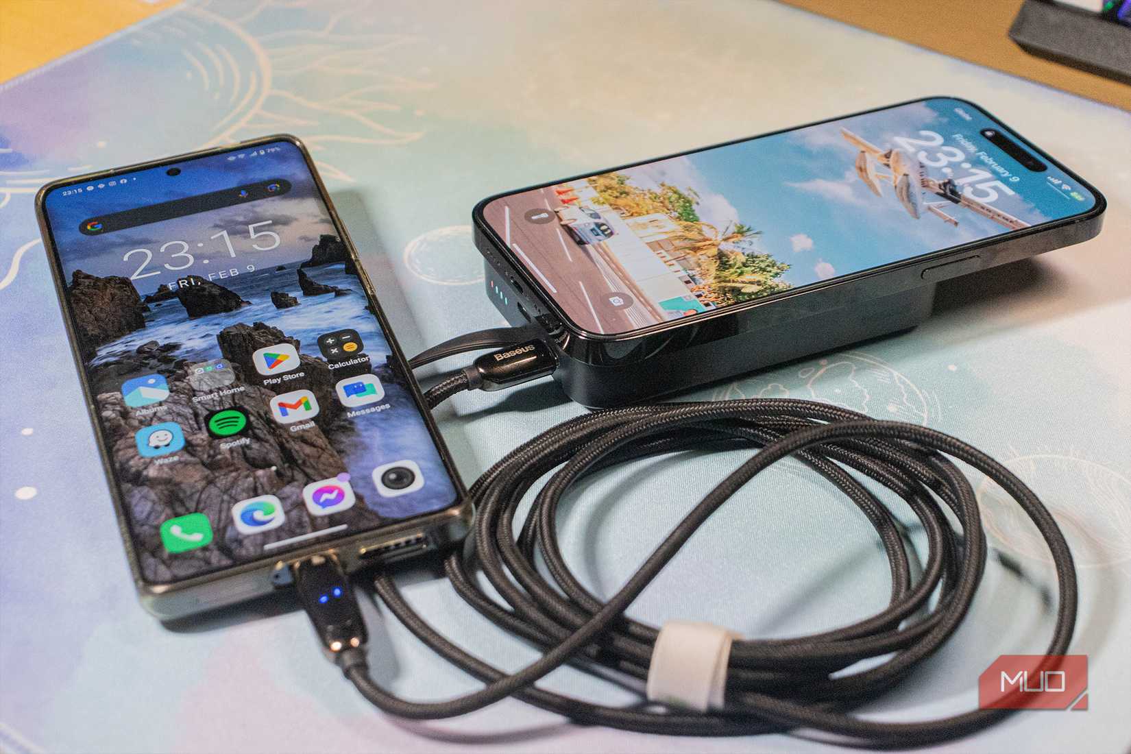 Baseus Magnetic Power Bank заряджає два пристрої