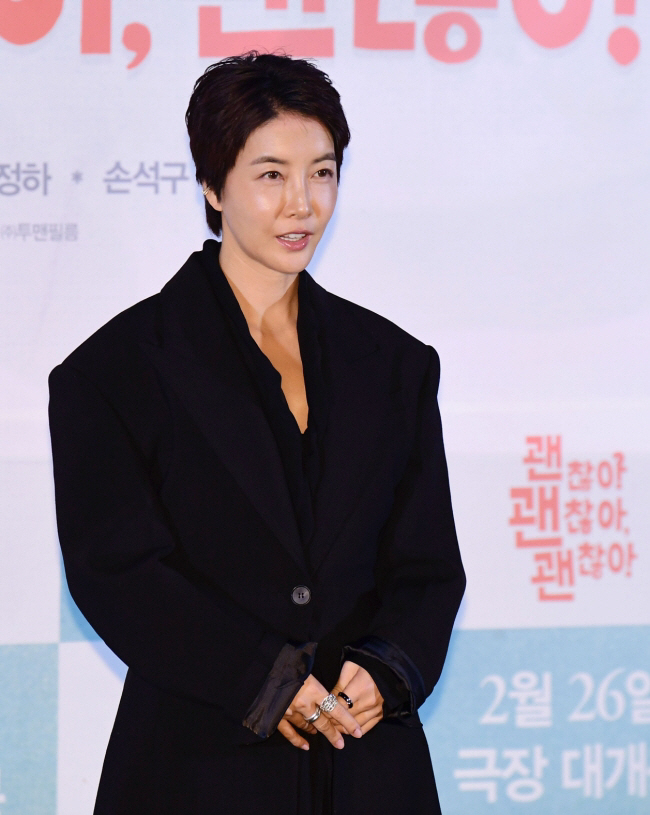 Актор Джин Сео-Йон та Чой Сі-Вон опублікували меморіальну посаду для Чарлі Кірка, крайньої правої фігури