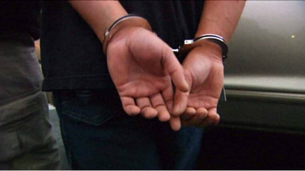 Секретна служба: Збройні чоловіки з НК, що видає себе за арештовані правоохоронними органами на місці меморіалу Чарлі Кірк
