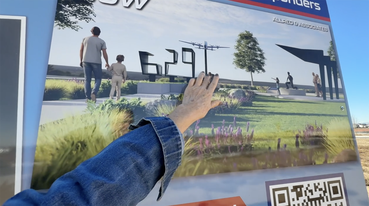 Беккі біля меморіального знаку 629.png