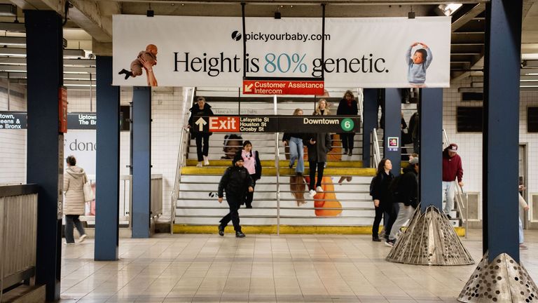 Один банер пропонує батькам навіть відточити зріст своїх нащадків. Фото: 28NinetyFive / Nucleus Genomics