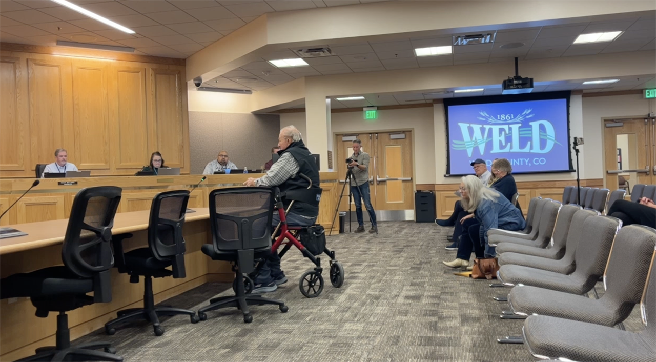 Конрад на зустрічі.png