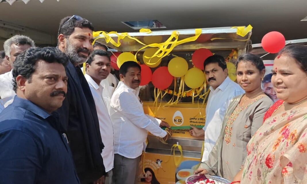 Уряд надає 50 000 рупій допомогу жінкам на встановлення візків для яєць: Dola
