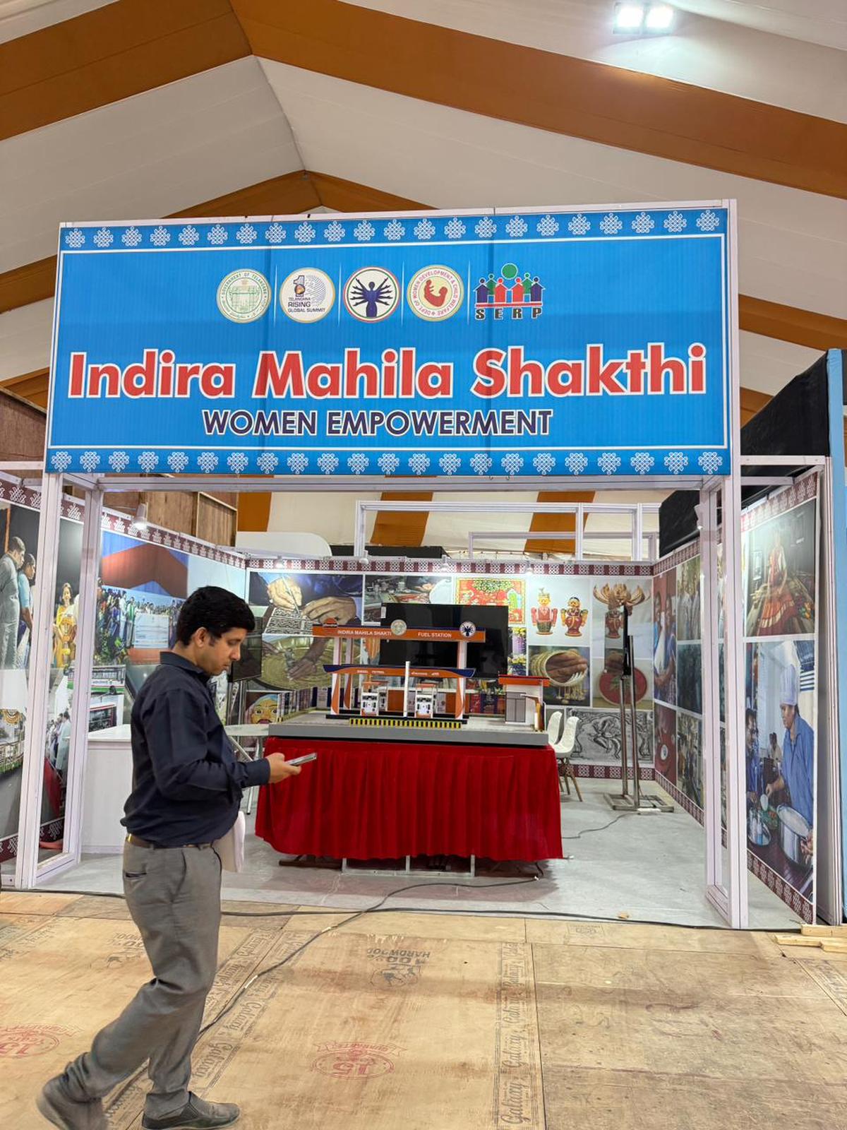 Кіно Індіри Махіла Шакті (IMS) встановлено на Глобальному саміті в Хайдарабаді. Кіно Індіри Махіла Шакті (IMS) встановлено на Глобальному саміті в Хайдарабаді.